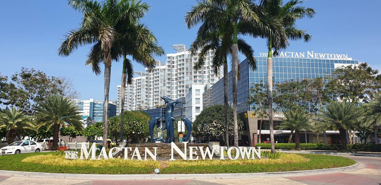 Mactan Newtown Condo With Garden And Ocean View Мактан Экстерьер фото