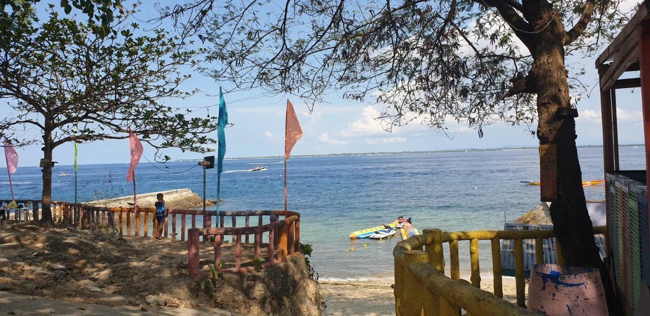 Mactan Newtown Condo With Garden And Ocean View 8Newtown Blvd Мактан Экстерьер фото