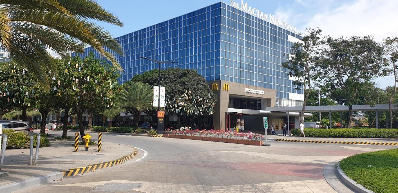 Mactan Newtown Condo With Garden And Ocean View 8Newtown Blvd Мактан Экстерьер фото